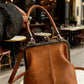 💋 Kiss Lock-skuldertaske til kvinder med håndtag på toppen – Vintage messinglås og struktureret form – Aftagelig rem, perfekt til hverdagsudflugter eller middagsdates 👜 ✨